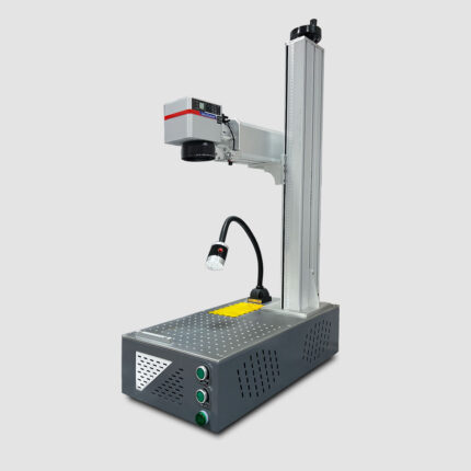 Bezpieczna znakowarka laserowa z filtrem laserowym i zabudową chroniącą operatora. Urządzenie zgodne z wymogami BHP, dostępne we Wsparcie Laserowe.