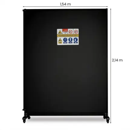 Przesuwna bariera ochronna do spawania laserowego wyposażona w kółka i znaki ostrzegawcze.