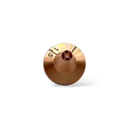 Zbliżenie na otwór 1.5 mm dyszy miedzianej do cięcia tlenowego laserem.